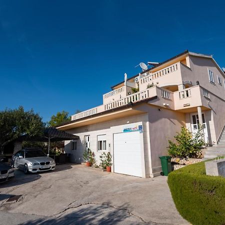Apartments Matic Рогозница Екстериор снимка