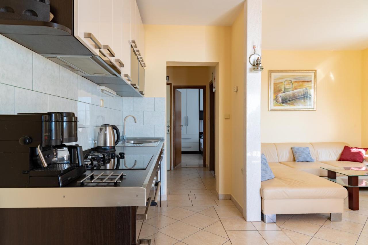 Apartments Matic Рогозница Екстериор снимка
