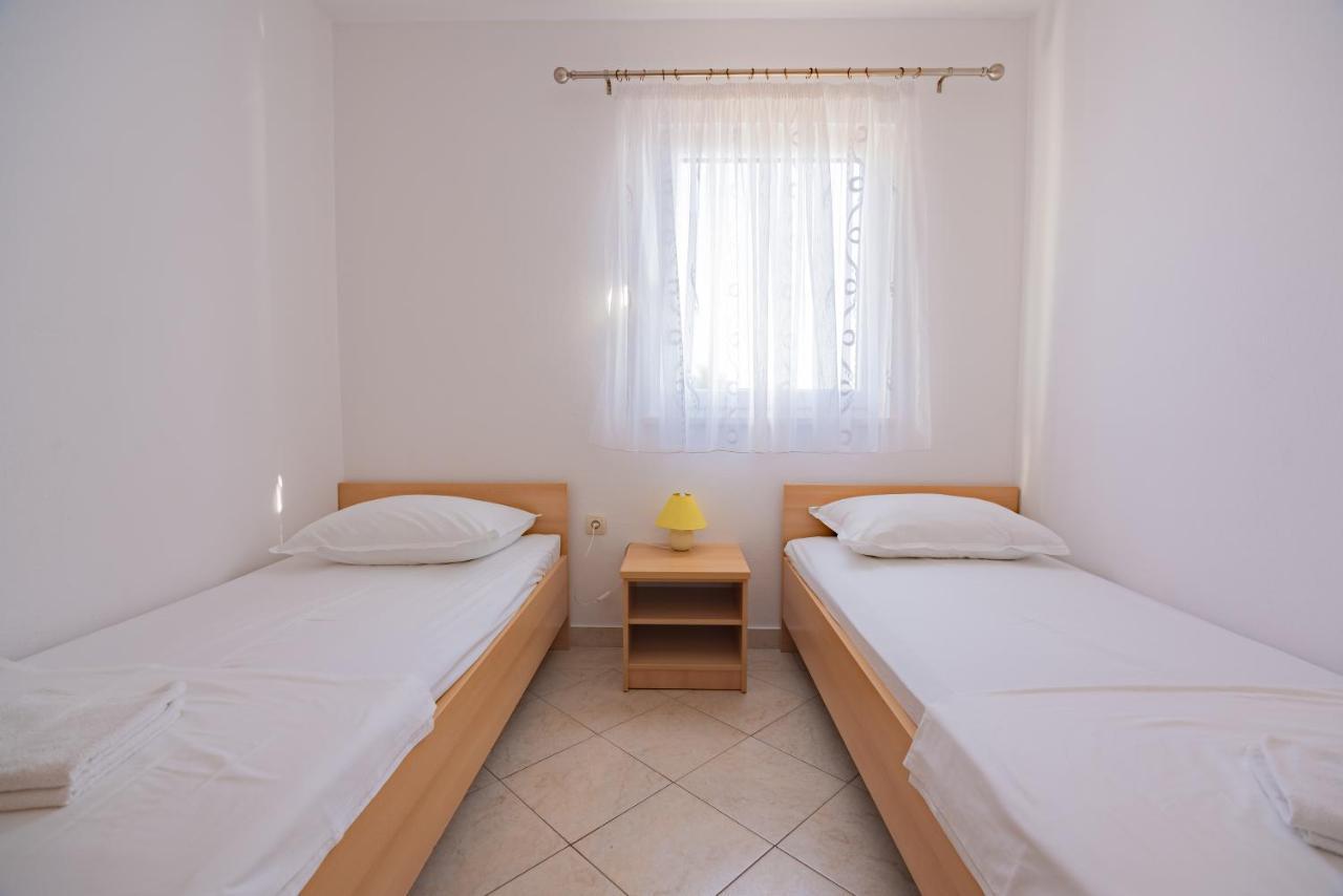 Apartments Matic Рогозница Екстериор снимка